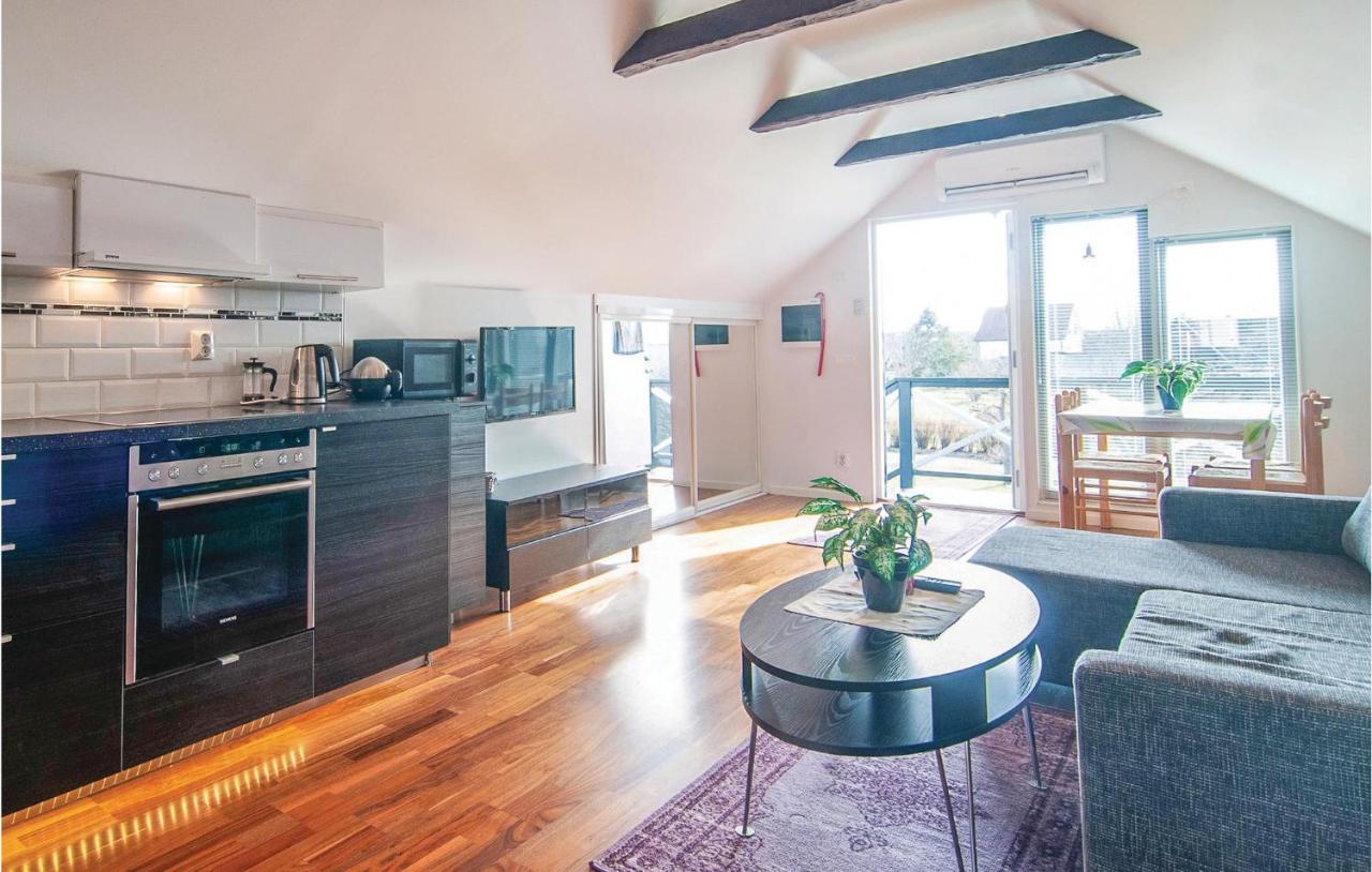Cozy Apartment In Klintehamn With Wifi Екстериор снимка