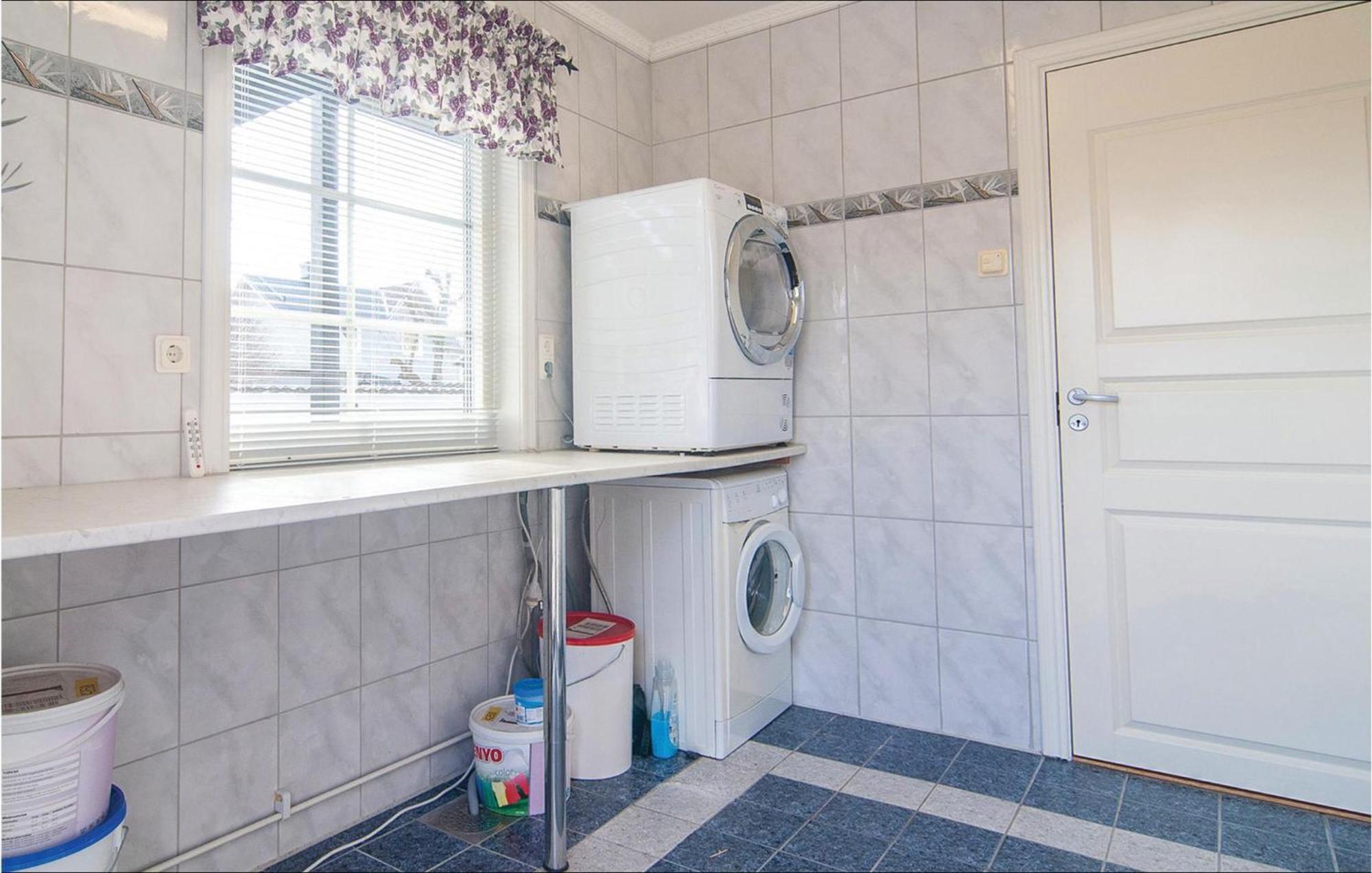 Cozy Apartment In Klintehamn With Wifi Екстериор снимка